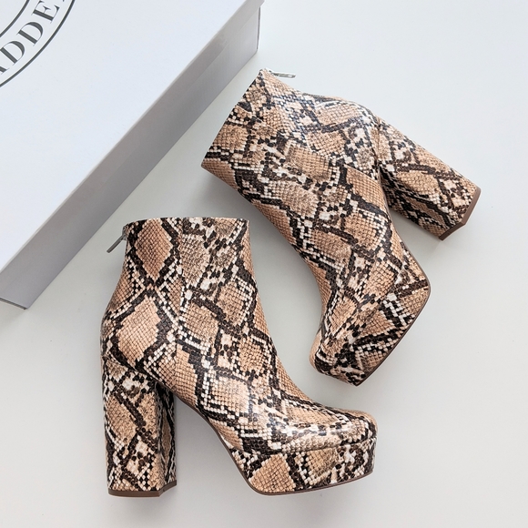 steve madden gusty wedge sneaker